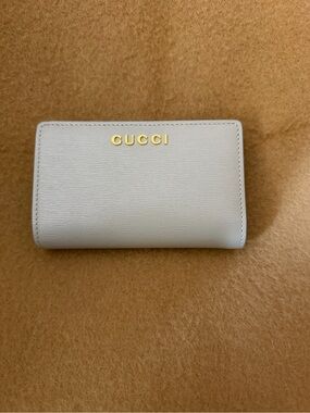 NWOT - Gucci Light Gray Leather Mini Wallet with Gold Logo